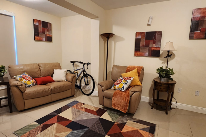 5929 - Furnished 3 bed, 2 bath Duplex <1 mile from campus! All Utilities Included Duplex