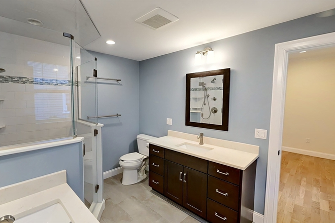 Bathroom - Coolidge Corner! MASSIVE 5Bed/3.5Bath Steps to Campus AND with Parking Townhome