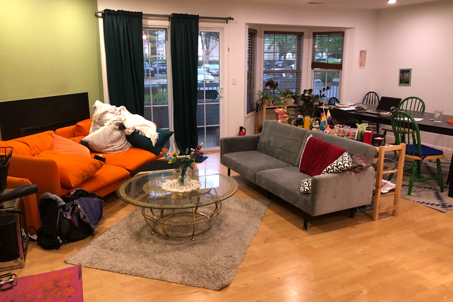 Living Room & Dining Area - Furnished room in shared apt-Trinity Ct-Princeton