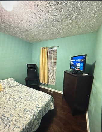 Actual room, pictures will be updated soon - Room For Rent, 1 Month, 1 Semester ,6 Month Leasem=, Females only! Townhome