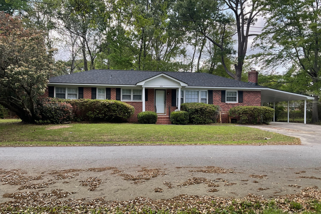 Front Street View - Newly renovated 3 bed 2.5 bath near the citadel mall and 10 minutes from Downtown House