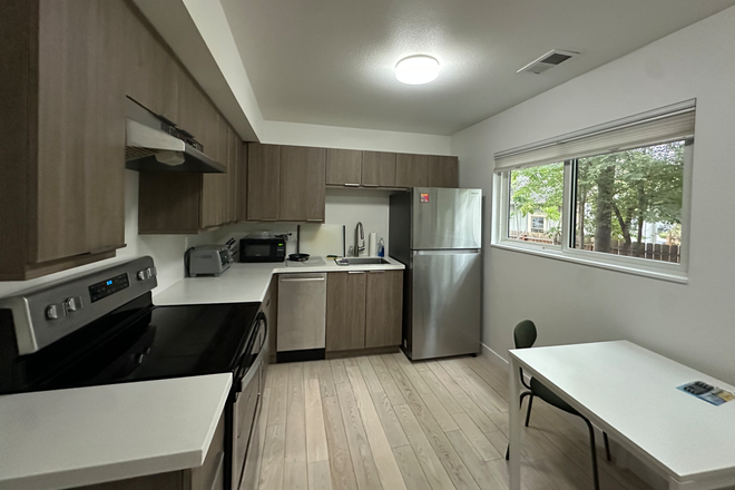 Kitchen - Downtown Boulder apartment (one female roomate)