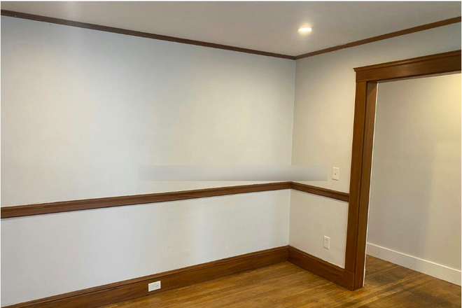 - - NO BROKER FEE!! Close to Campus! 4 bedroom 1.5 bathroom w/ Laundry Apartments