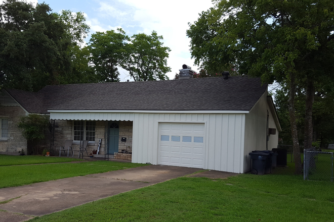 Front of 1010 Harrington Ave. - Available Aug 18 2025.  3 bdm, 2 bath on large lot. 3 blks from TAMU.  $1,650 mo + utilities.