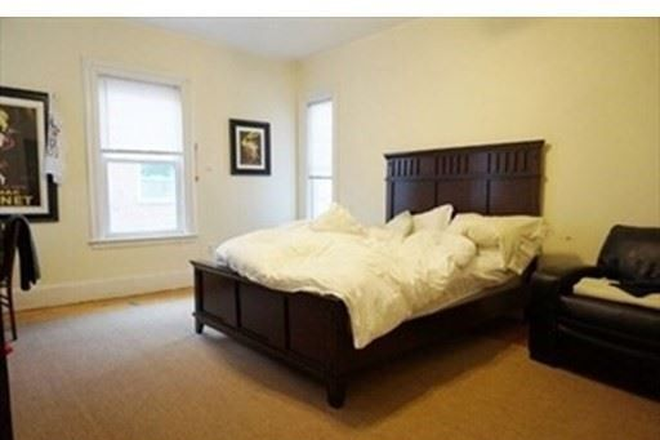 Sample Bedroom #1 - The **BEST** 7 Bedroom House for BU!!