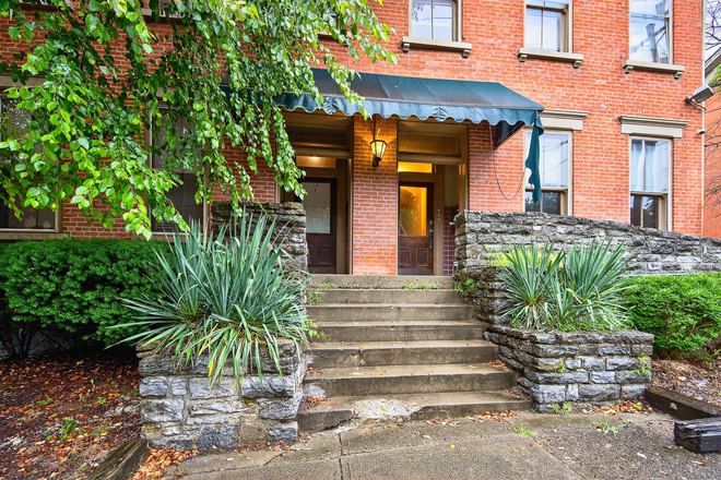 Exterior - 28 -32 E. Hollister