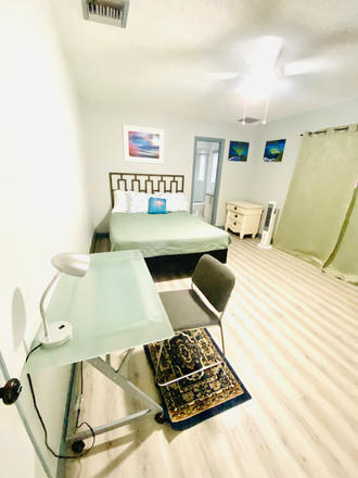 Private Master Bedroom - Furnished Private Master Bedroom With Living Space! Near FAU! Near Beach Restaurants & Supermarkets