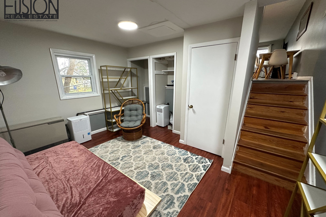 Bedroom - $2,300 / 2br - PET FRIENDLY TOWNHOME WITH FENCED BACKYARD