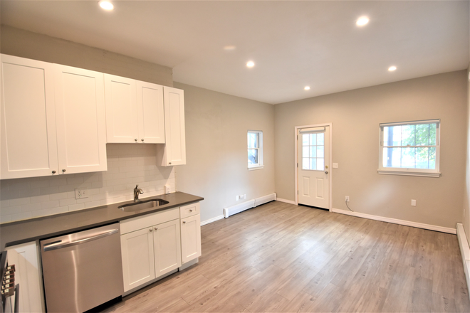 Living Area & Kitchen - 1719 Pearl St (Studio/ 1BA) Apartments