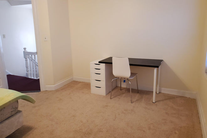 Bedroom - SOUTH ORANGE - WALK TO CAMPUS - SHARED HOUSING - RENT SPECIALS!!! Duplex
