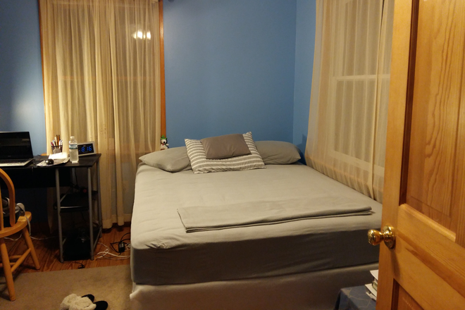 Bedroom - Graduate student tenant wanted: Looking to rent one private bedroom in a 3-bedroom house.