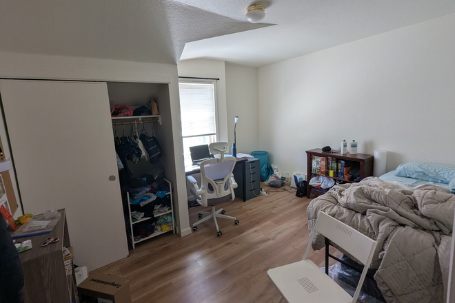 Bedroom - Single room in 4 bedroom 1.5 bathroom apartment, start 1 Aug 2026 (option for 1 Jul 2026)