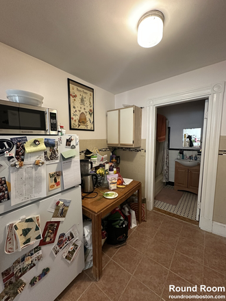 Kitchen - Bright 1-bedroom unit in Kenmore! Avail.  6/1/25 Apartments