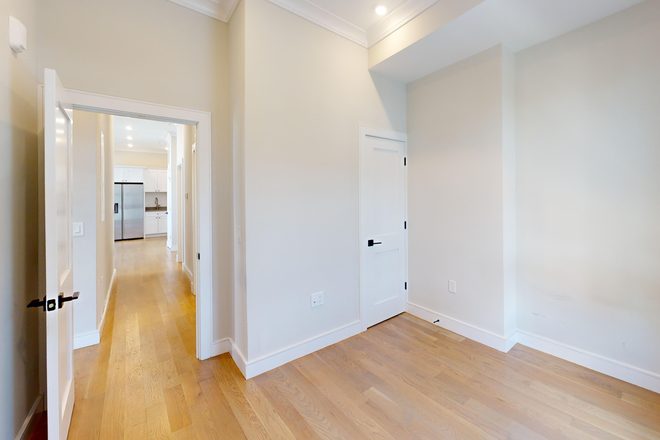 . - **NO BROKERS FEE!!** Stunning 4 Bed / 3 Bath w/ LAUNDRY IN UNIT! Available NOW!! Apartments