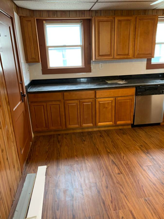 Call NOW for showings! 617-236-8550 - ELIOT ST - *1/2 FEE* UNIQUE SPLIT 3BR DUPLEX FOR 4 PPL IN INMAN SQ AVAIL *9/1/2028 W/ LNDRY IN BLDNG Apartments