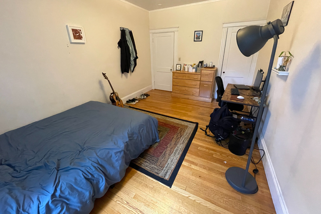 Bedroom (Furnished Option Available) - Spacious Room in 4 Bed / 1 Bath and Large Communal Areas - 5 min walk to Coolidge Corner