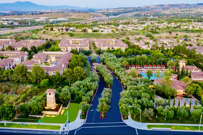 Newport Bluff Gated community - Newport Bluffs Apartment