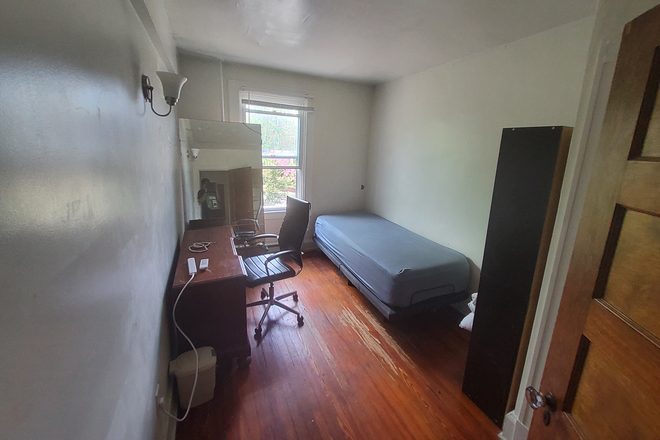 The bedroom - ?Bright, Fully Furnished Room in a 5BR Charles Village Home — Available Now to June 2026!