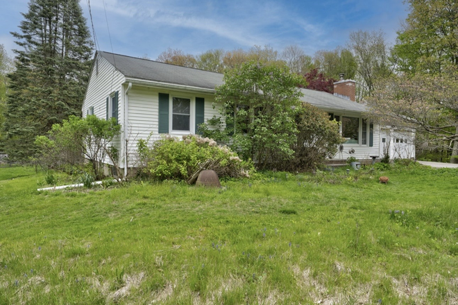 Front of house - Peaceful Mansfield Home Close to Campus