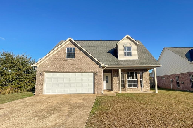 Front of House - 1 Bedroom/Bath in 3 bedroom house - Close to campus