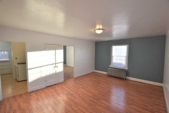 Living Room - 1305 Euclid Ave. (1BR/ 1BA) Apartments