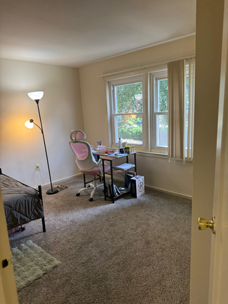 Bedroom - On-Campus: Large Private Room at Graduate Gardens for UMD Student Apartments