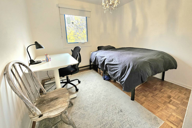 Smaller room for rent_a - 1 Above Ground Furnished, Utilities & Internet incl!!!