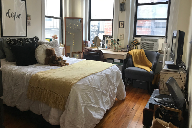 1 - LARGE 2 bed split available on Burbank St with h/hw included Apartments