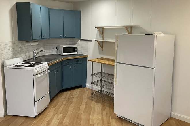 Kitchen area - One Bed steps to Central square - Quiet Apartments