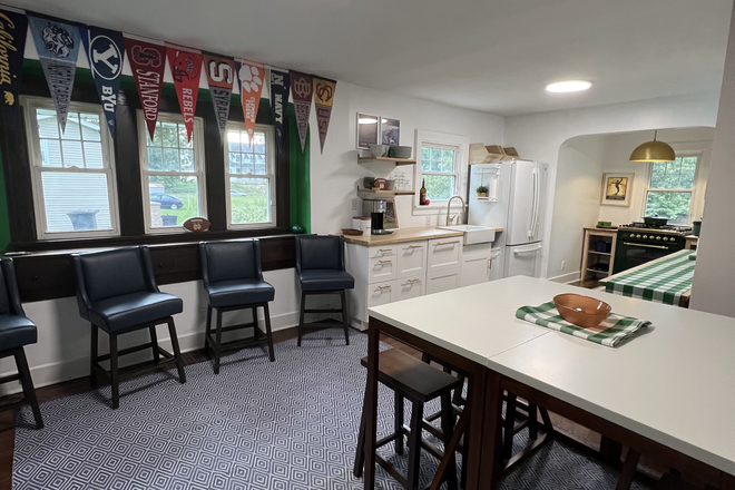 Dining Room - Go Irish House - Summer Home Next to Campus and Eddy Street