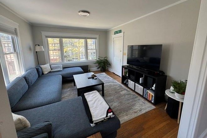living room - Three bedroom apartment with in unit washer/dryer in Wayland Square/East Side