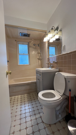pre-renovated bathroom - Near Medford Campus House