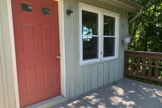 Deck - 3 Bed House Just Renovated No Restrictions 2 Min From Campus
