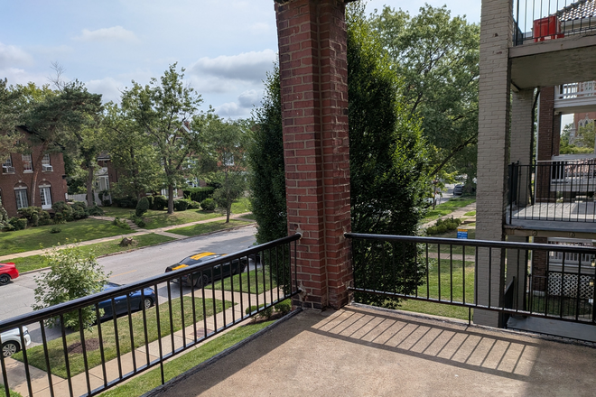 6138 Waterman - Balcony NE - 6138 Waterman Apartments