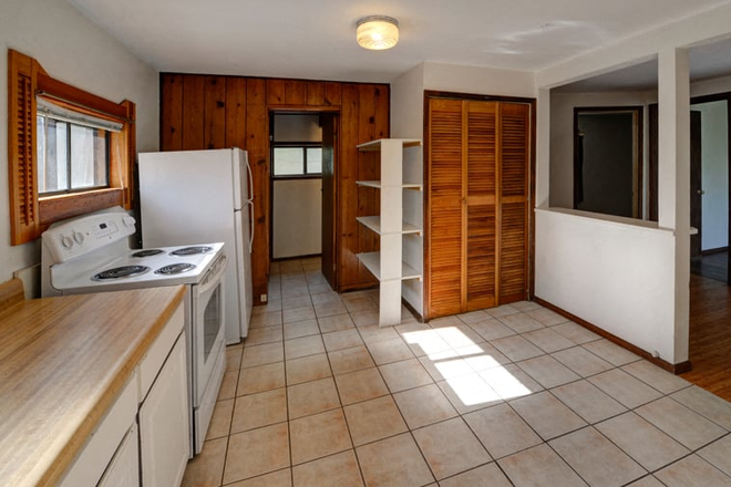 2126-2128 Baseline Road Kitchen - 2126-2128 Baseline Road Apartments