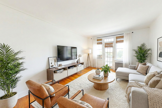 Unit - BEST LAST MINUTE APARTMENT STEPS TO BC!!