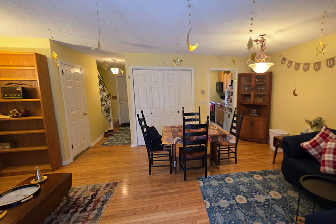 Living room - Freedom Green Summer Sublease