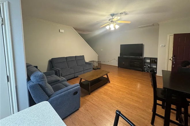 Living room - 3x3 Home in a small gated community