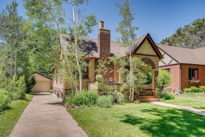 Driveway - Park Hill Tudor close to hospitals House