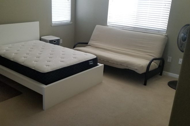 Room D - Rooms for rent