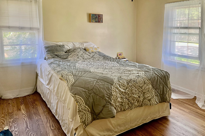 Bedroom #1 - 🏡 Both rooms available in 2-Bedroom Duplex - Living Room Furnished, 10 mins' walk to DU Duplex