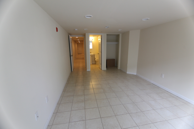 room - Spacious 5 Bed 5.5 Bath Unit With Private Patio Apartments