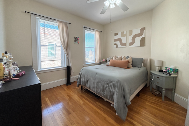 bedroom - Sunny top floor 1 bed + office in Brookline - no fee! For May 1 Apartments