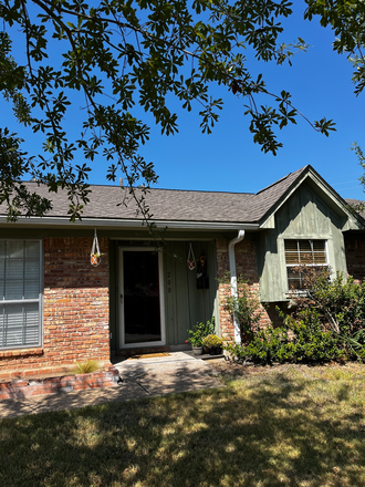 Front view - Brookside Dr, 3 minutes from Texas A&M