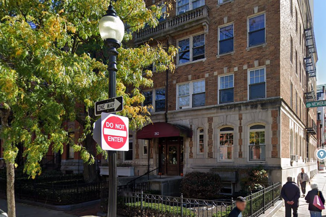 Building - 3 BEDROOM - NEWBURT ST APARTMENT! AVAILABLE 09/01/2026!