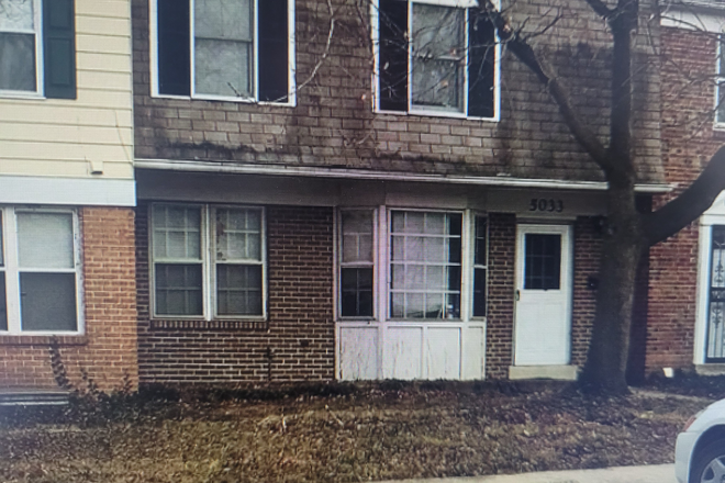 Townhouse Front - Townhouse near Lidl