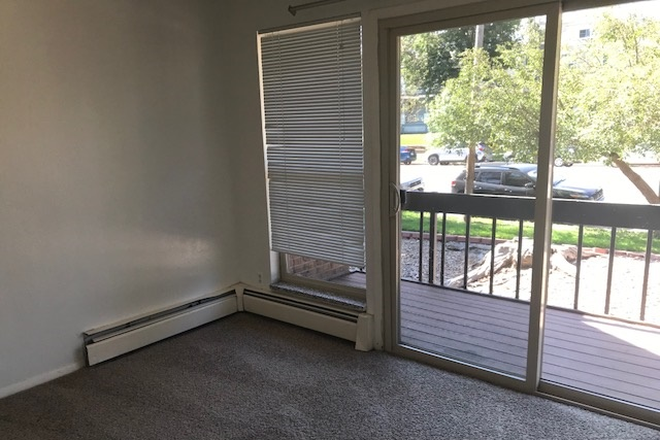 Bedroom - Charming 3 Bedroom, 1.5 Bathroom on The Hill Townhome