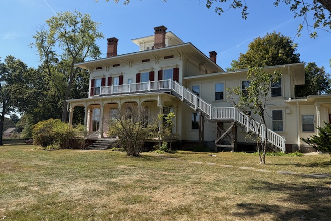 Exterior - 35 Triangle Street Apt. #3 - 1-Bedroom/No Undergrads