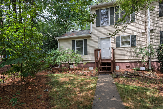 Exterior - Furnished Pet Friendly 3 Bedroom (4 Bed), 2 Full Bathroom Townhome Directly on Bus Line to UNC