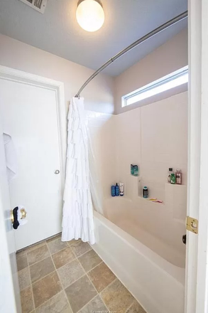 Bathroom for rentable room - 4th Male Roommate Needed for 4/3 House